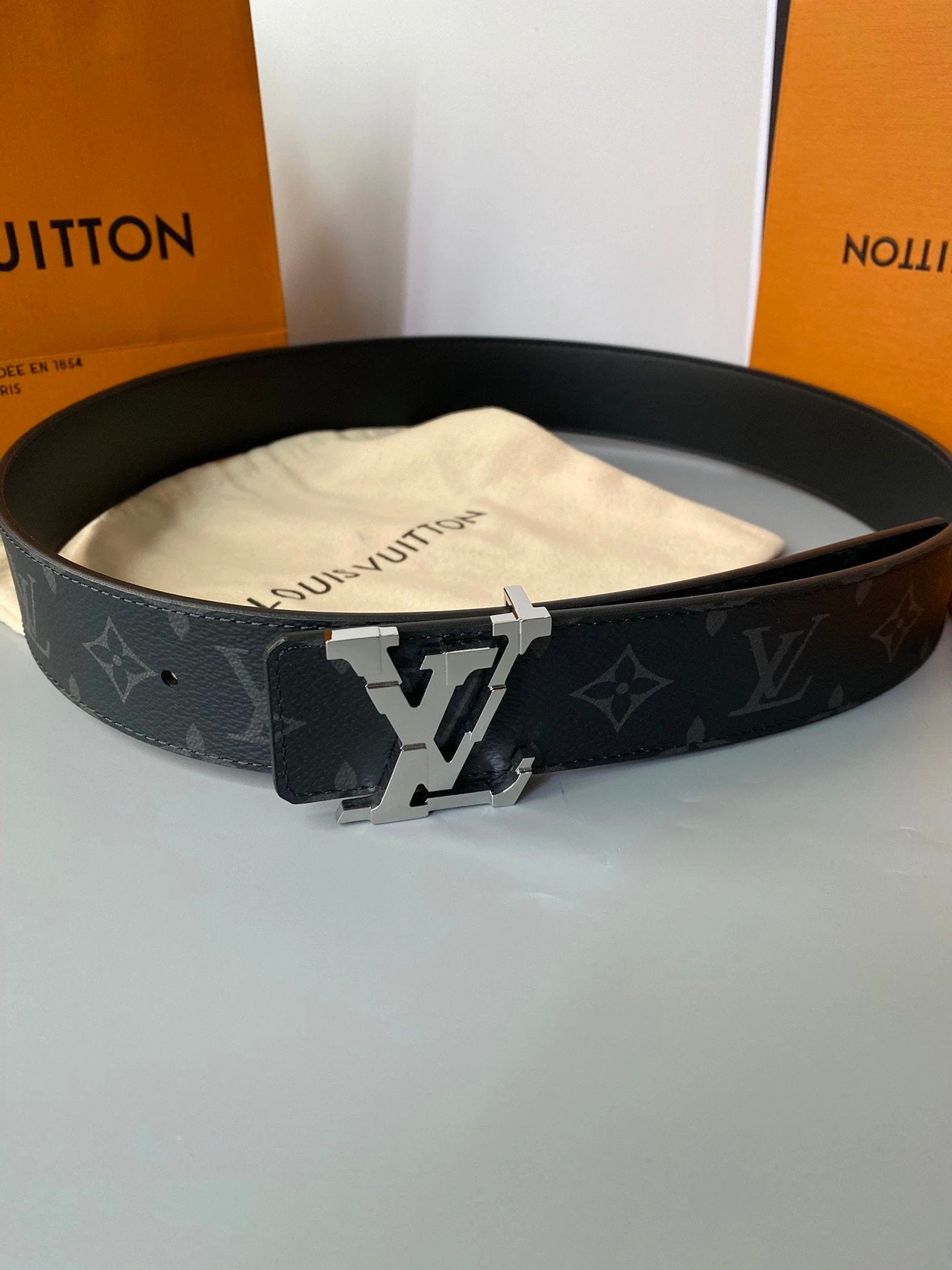 Louis Vuitton LV Belt Top version Counter Quality】The Most New Belt4.0cm Men's Belt Metal Buckle Men's Leather Belt with Classic Presbyopic Checkered Belt with Genuine Goods Packaging in and out of the Counter No Problem Versatile Casual Fashion Formal Do