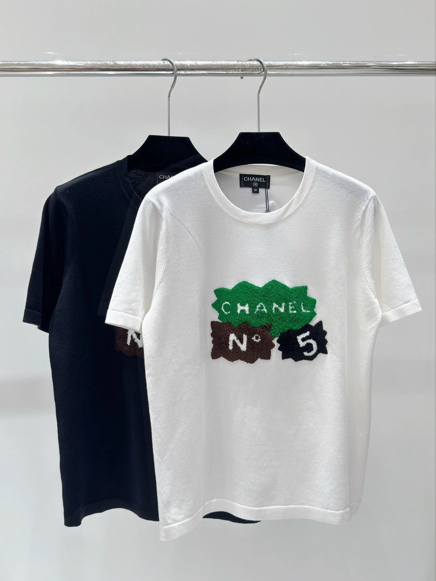 Chanel T-shirt Summer New Knitted T T-shirt Short Sleeve/Black and White Originally Super Versatile Especially Suitable for Summer Wear
2Color3Code sml