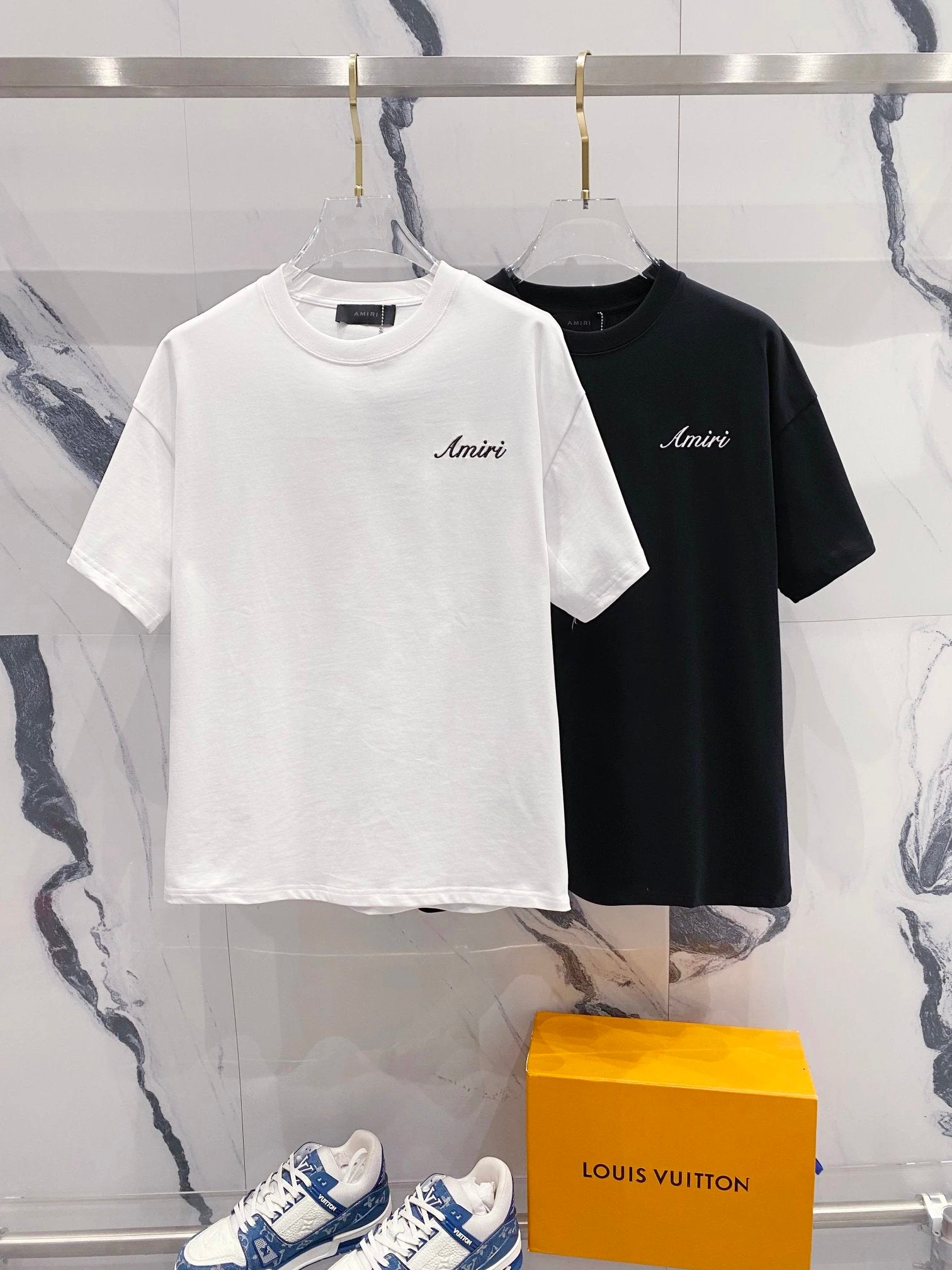 Amiri T-shirt Minimalist Letter Embroidery LOGO Logo Crew Neck Short Sleeve Pure Cotton T Unisex T-Shirt OS Loose Fit Casual T-Shirt