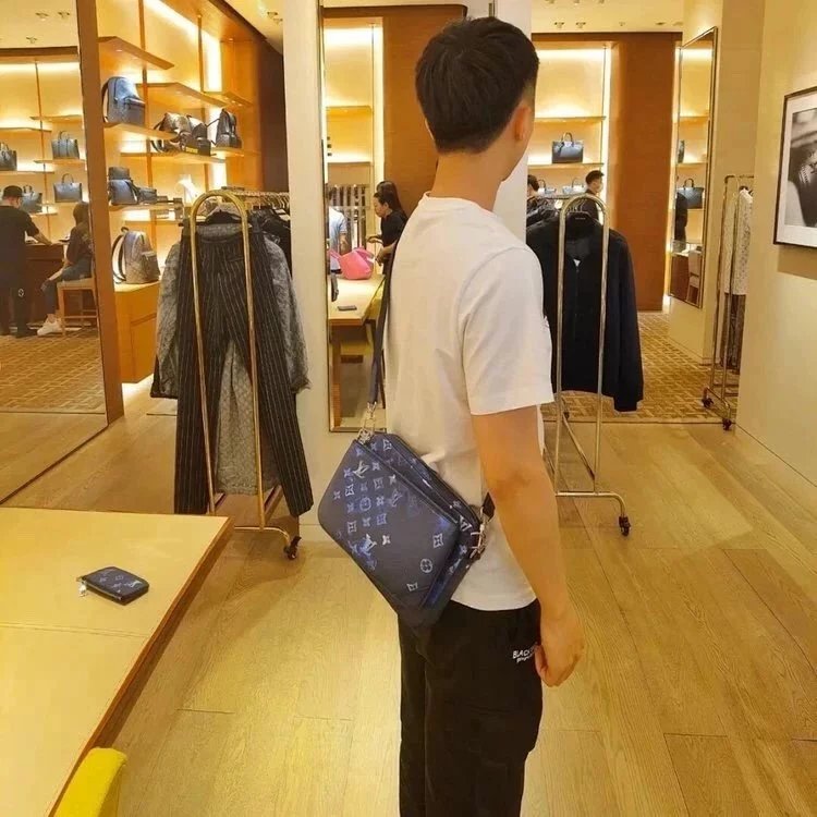 Louis Vuitton LV Men's Bag Top version 【Premium Edition】M578402021New Blue Color Ink Printing Three-in-One Postman Men's Bag Grain Leather Men's Shoulder Messenger Bag Messenger Bag Men