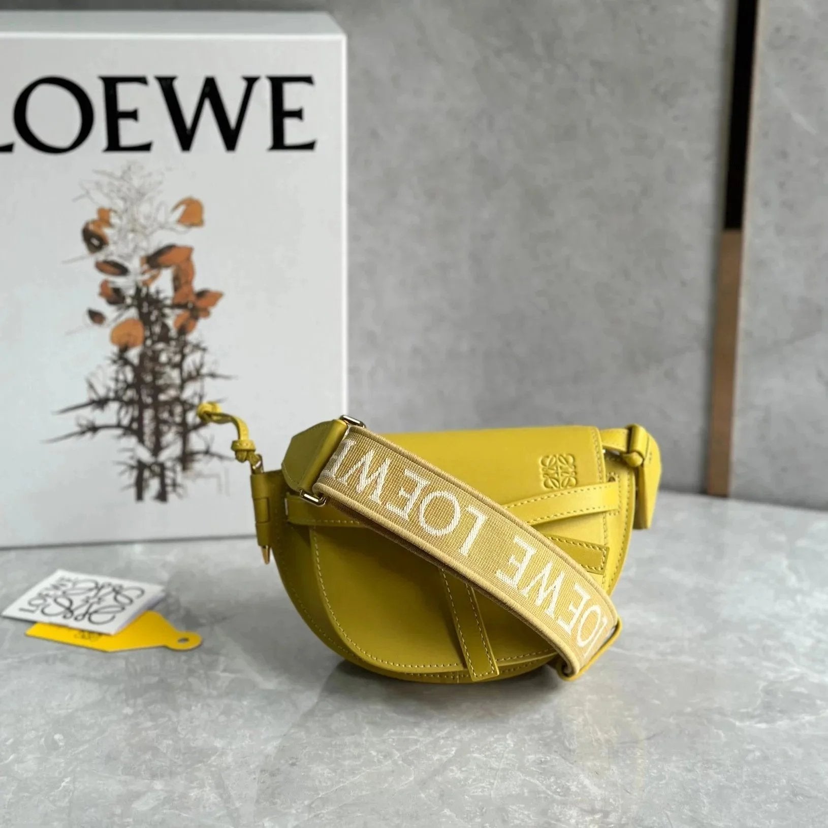 LOEWE Women's Bag Top version 【Counter Version Original Leather】Send a Full Set of Packaging Loew New Mini Letter Wide Shoulder Strap Saddle Bag GateDual Saddle Bag Women's Bag Retro Horseshoe Bag