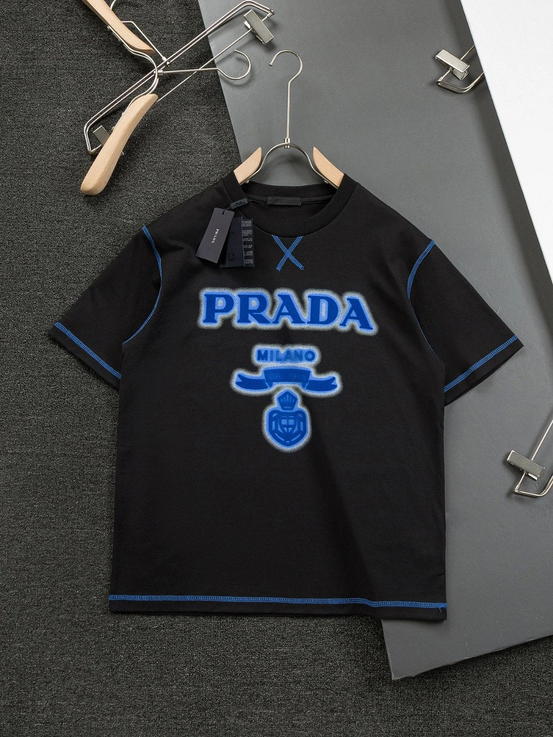 PRADA T-shirt Chest Graffiti Halo logo Printed round Neck Short Sleeve25ss New Pure Cotton Unisex Style T T-shirt OS Loose Fit Base Shirt Short Sleeve Top T-Shirt