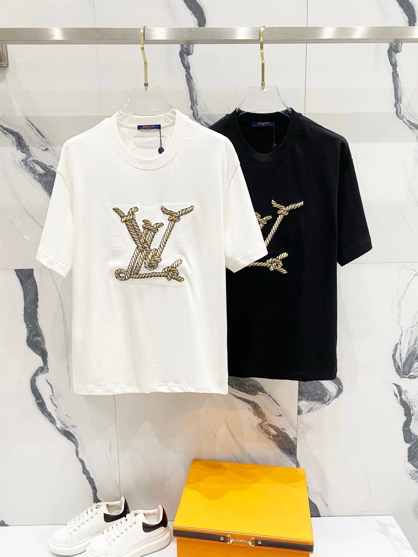 Louis Vuitton LV T-shirt Chest Rope Letter Embroidery logo round Neck Short Sleeve25ss New pure cotton T Unisex T-Shirt OS Drop Shoulder Loose Fit Base Shirt Top T-Shirt Short Sleeve