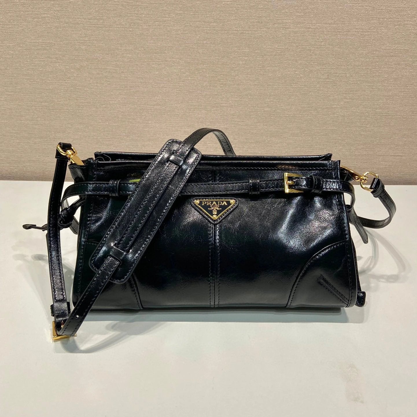 PRADA Bag Top version softlus Series Crossbody Oil Wax Leather Removable Adjustable Shoulder Strap Enamel Metal Triangle Logo No Handle Leather Handbag Shoulder Bag Crossbody Women Bag Lady Bag Small Size1BA215