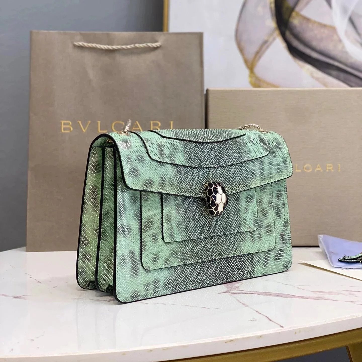 BVLGARI Bag Top version SerpetiForever Bag Decorated with a Snake's Head Chain Bag Snakeskin Enamel Snakeskin Head File Holder Mint Green