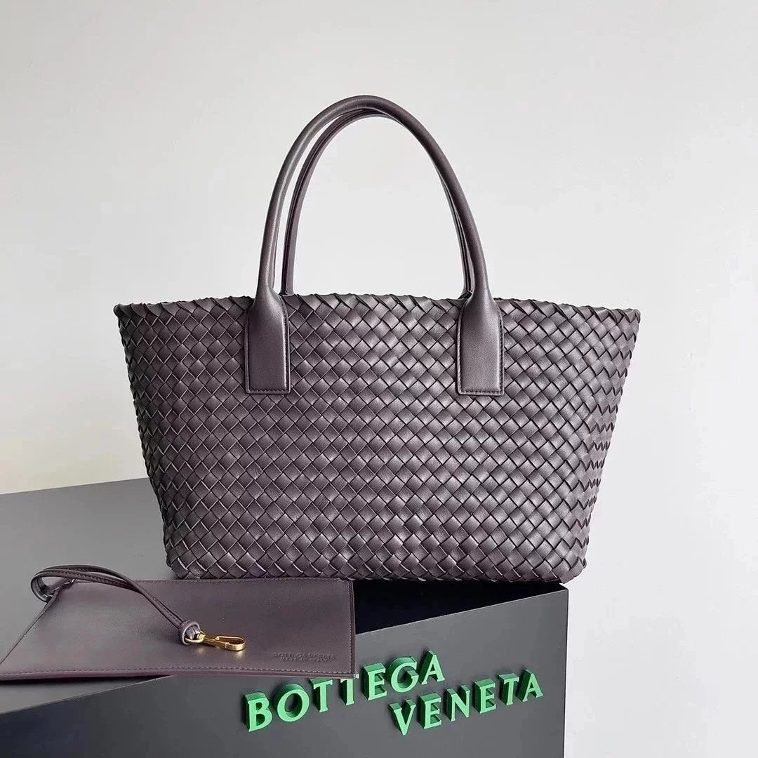 Bottega Veneta Women's Bag Top version 【Surrogate Shopping Edition】New Arrival MiniCabat Limited Mini Basket Tote Cabat Woven Bag Portable Shopping Basket Bag Woven Vegetable Basket New Woven Shopping Basket Bag Treasure Dish Jia Woven Oversized Shopping