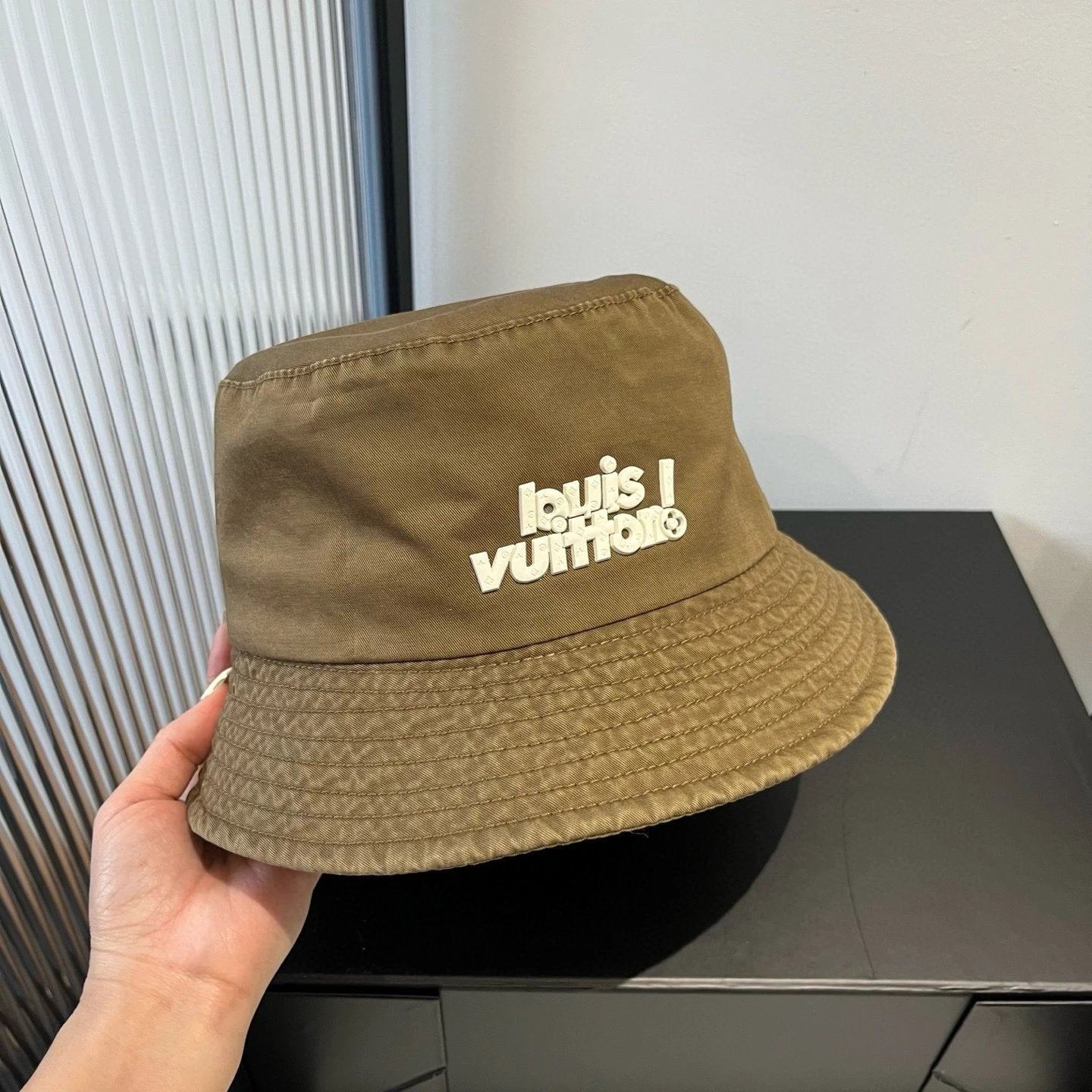 Louis Vuitton LV Hat Letter Patch logo Fisherman Hat Casual Sun Protection Outdoor Versatile UV Protection Plain Face Covering Sun Hat Flat Top Bucket Hat