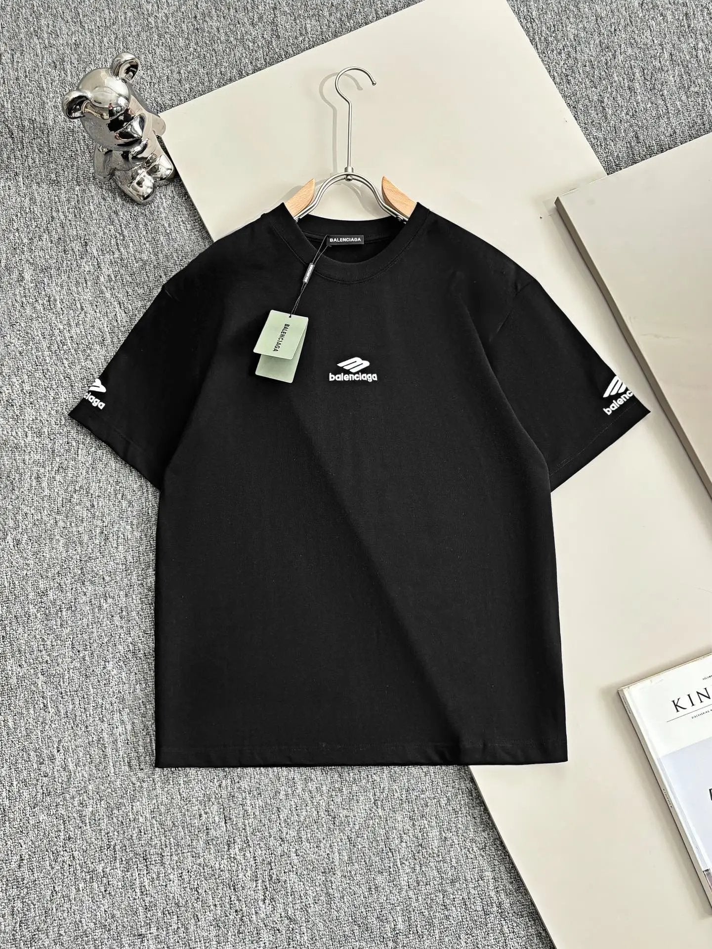 Balenciaga T-shirt Chest Letter Embroidery logo round Neck Short Sleeve25ss New pure cotton T Unisex T-Shirt OS Drop Shoulder Loose Fit Base Shirt Top T-Shirt Short Sleeve