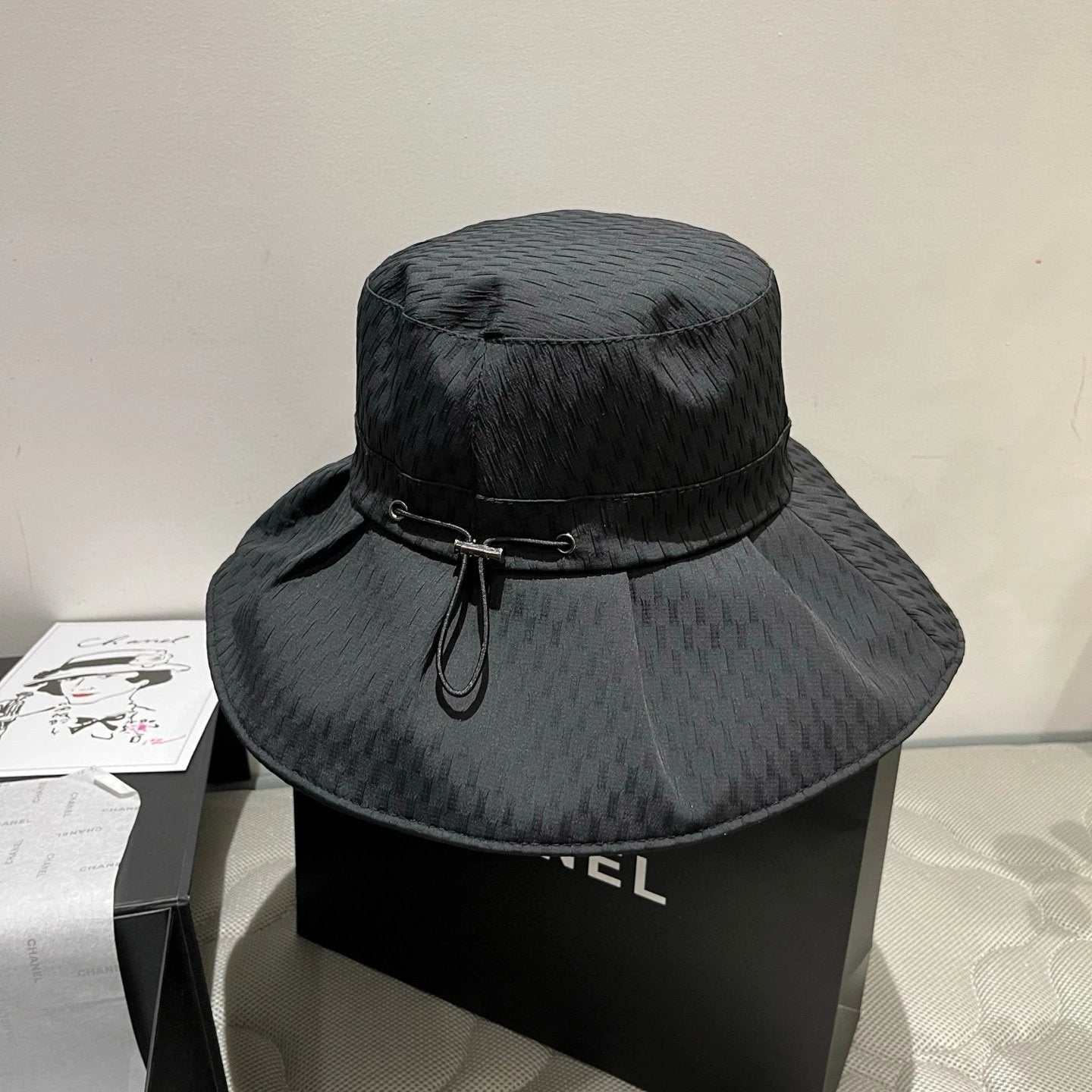 PRADA Hat Letter Stickers logo Fisherman Hat Casual Sun Protection UV Protection Plain Face Covering Sun Hat Outdoor Versatile Flat Top Bucket Hat