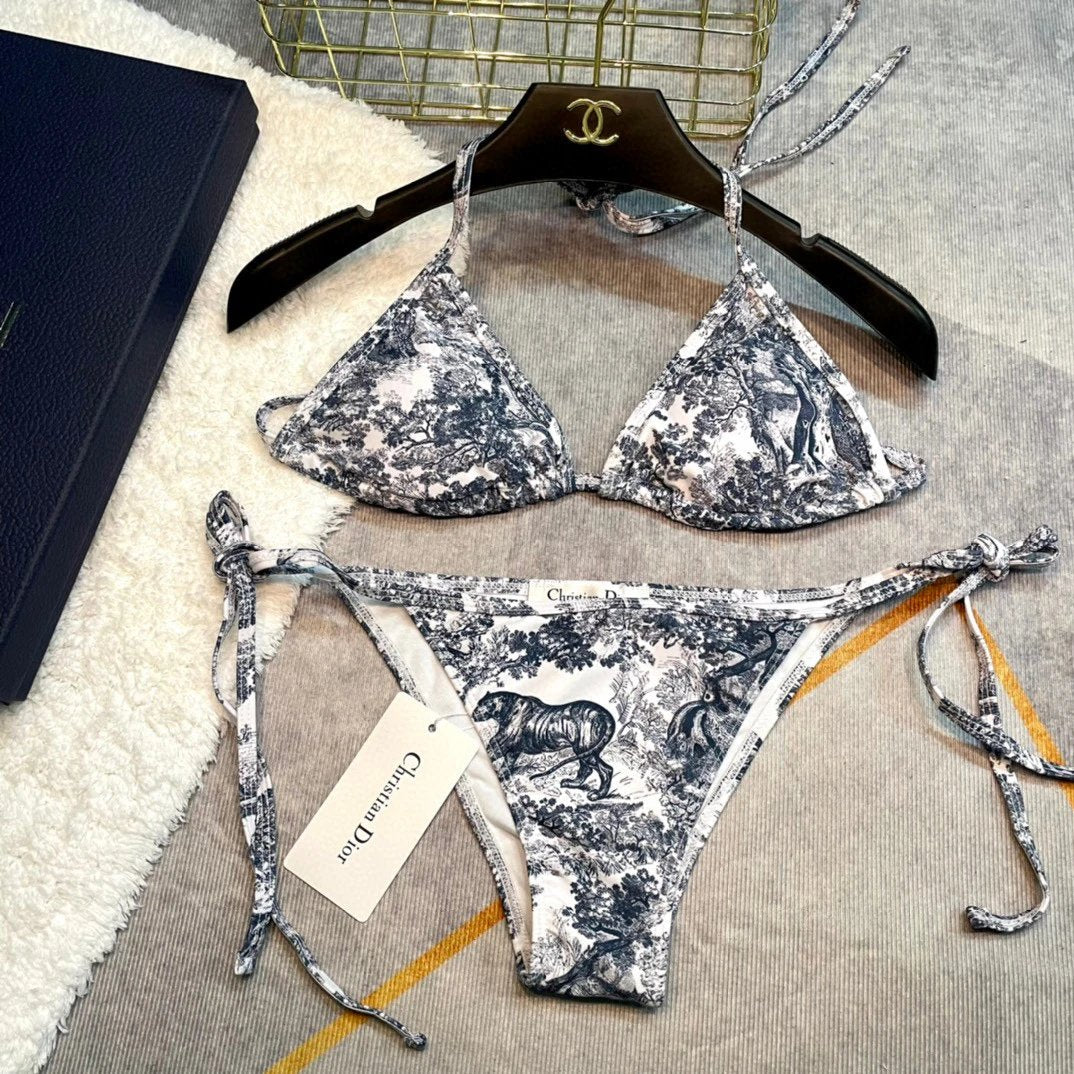 Dior Swimsuit Ink Painting Print Bikini Two-Piece Swimsuit Sexy Backless White Small Chest Gathered Beach Pool Women's Swimwear Vacation Hot Spring