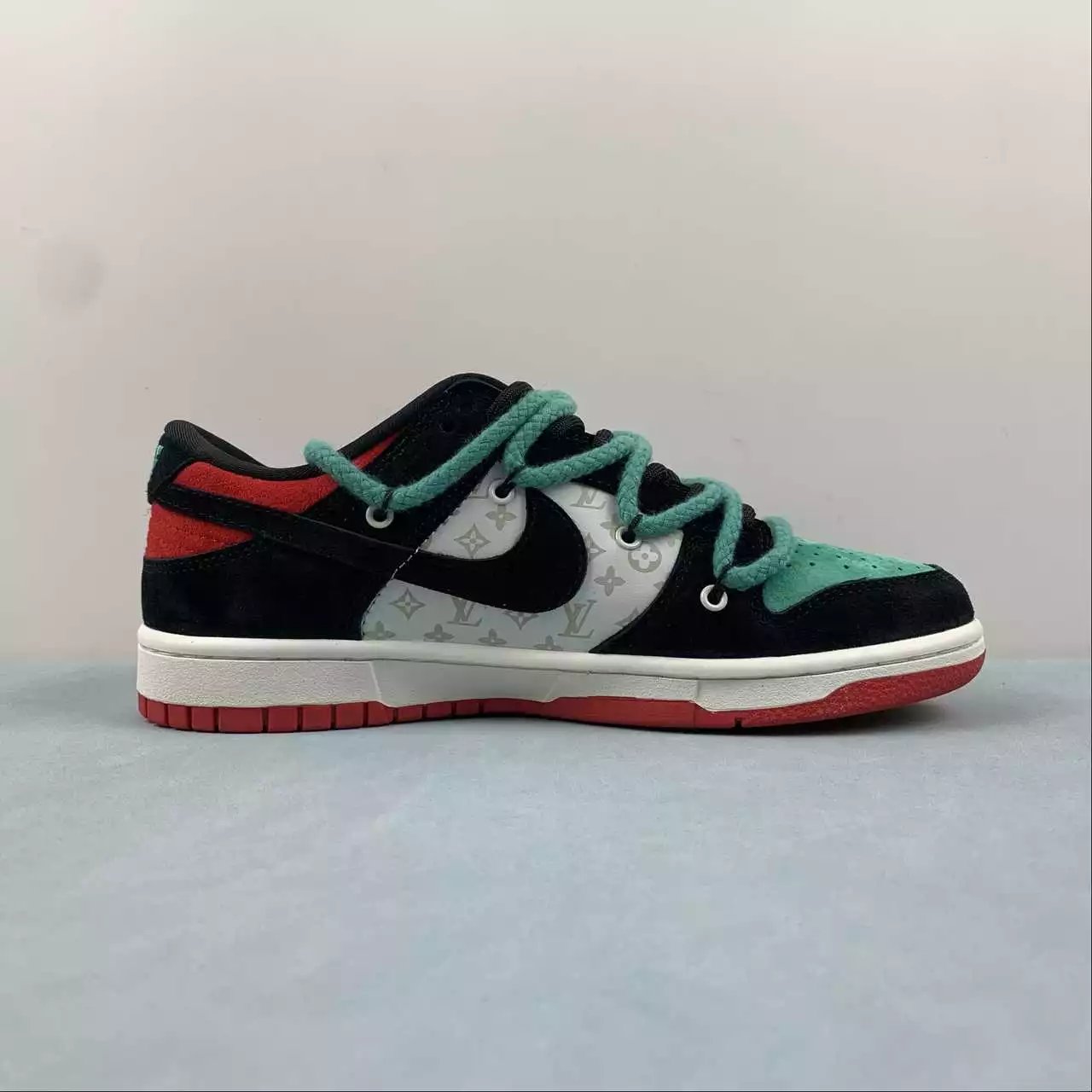 Nike Dunk Low shoes