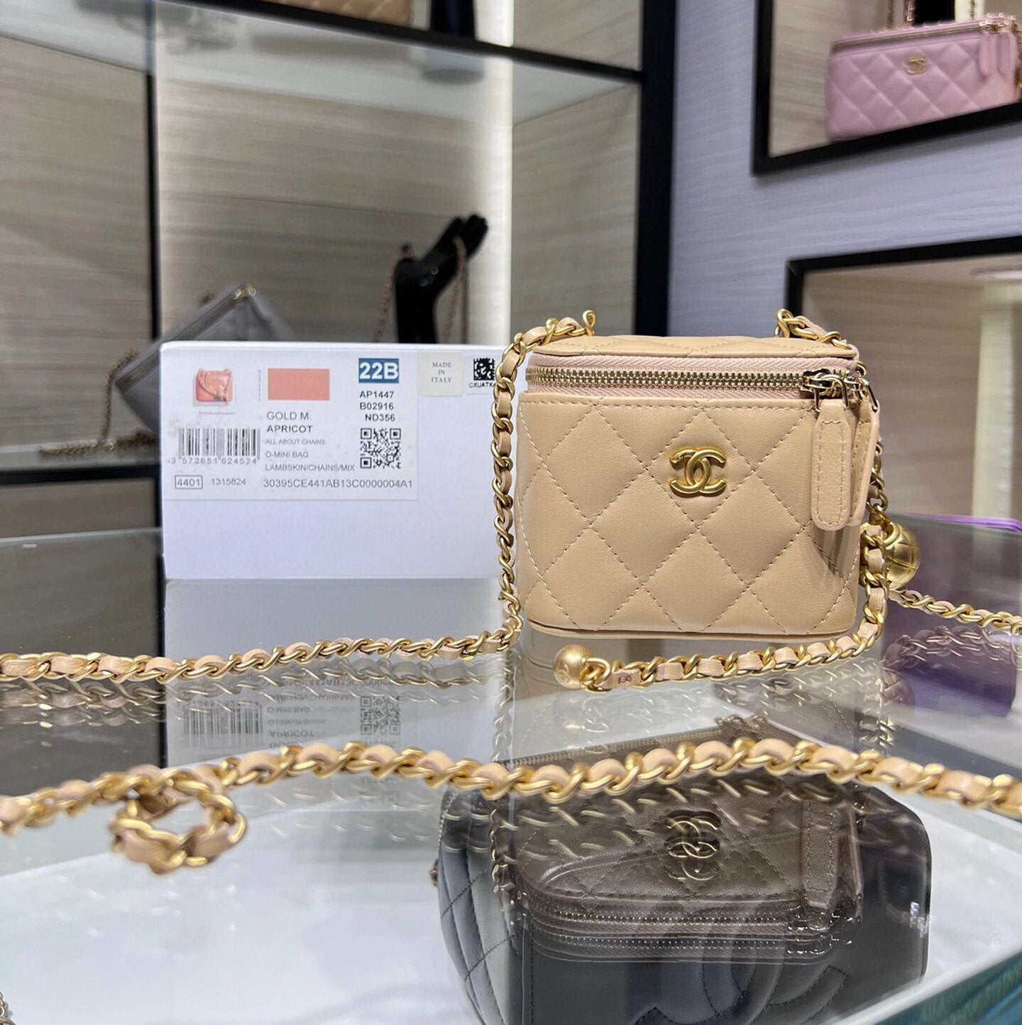 Chanel Women's Bag Top version 【Original Leather】Ohanel Grandma's House22B New Sheepskin Golden Balls Box Bag with Mirror Bottom Double C Long Box Cosmetic Bag mini Small Box Bag Storage Bag Mobile Phone Bag Mini Metal Beads Box Bag Handmade Workshop Seri