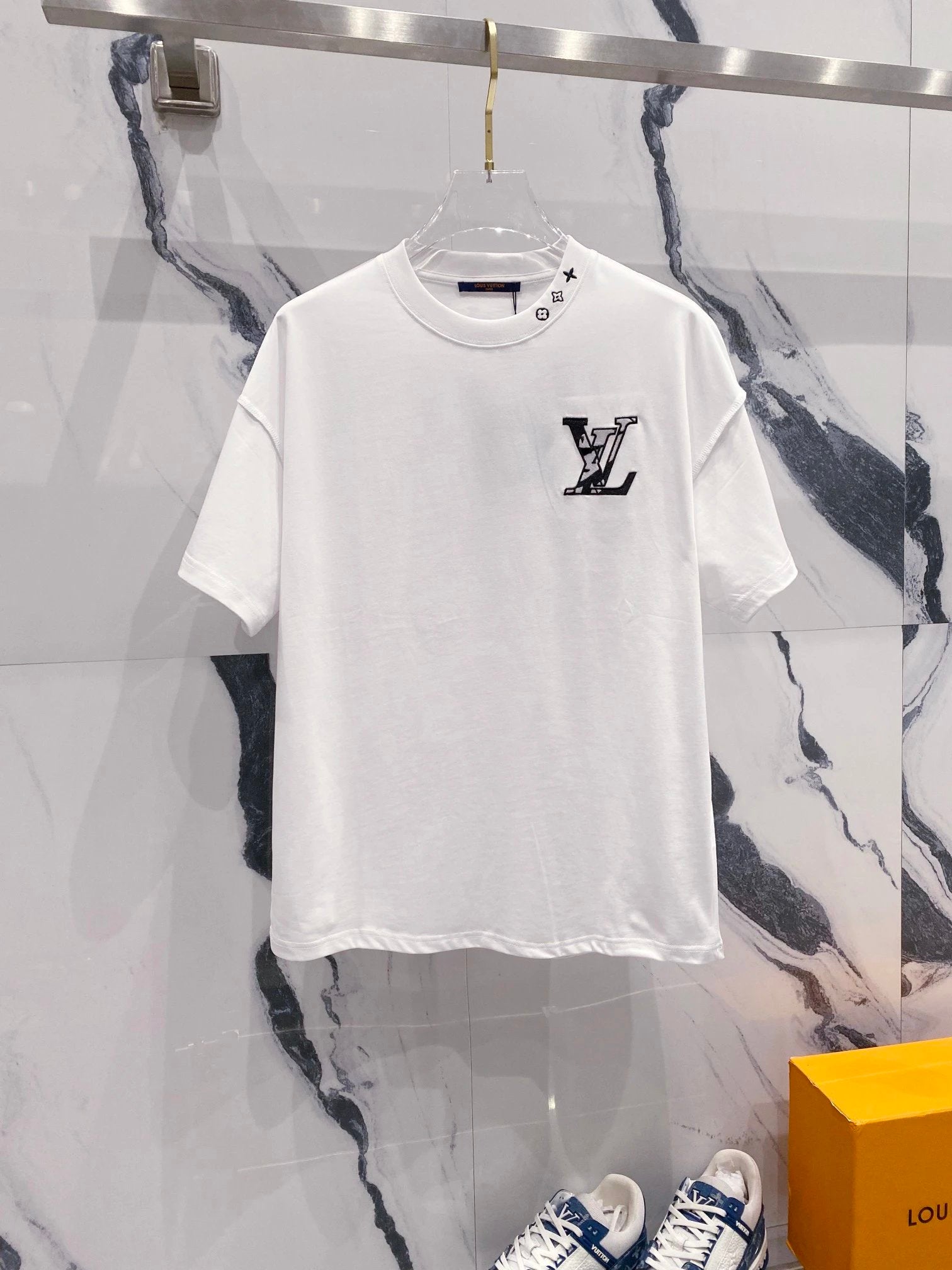 Louis Vuitton LV T-shirt Collar Logo Small Ski Lettering LOGO Embroidered Crew Neck Short Sleeve Pure Cotton T Unisex T-Shirt OS Loose Fit Base Shirt Casual Simple T-Shirt
