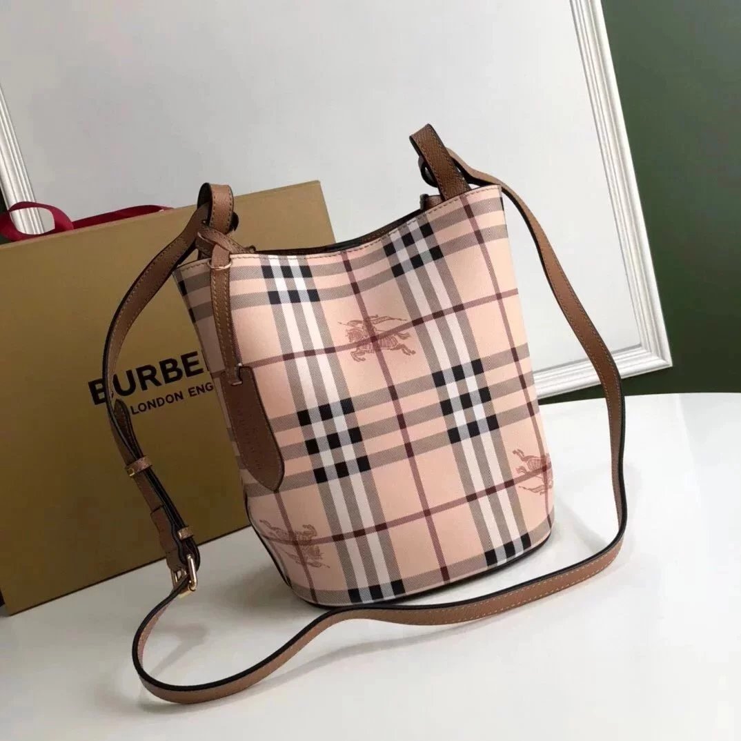 Burberry Women's Bag Top version 【High-End Customization】Plaid Bucket Bag Crossbody Bag Shoulder Bag Original War Horse Plaid Inner Italian Palm Pattern Cowhide Three Colors