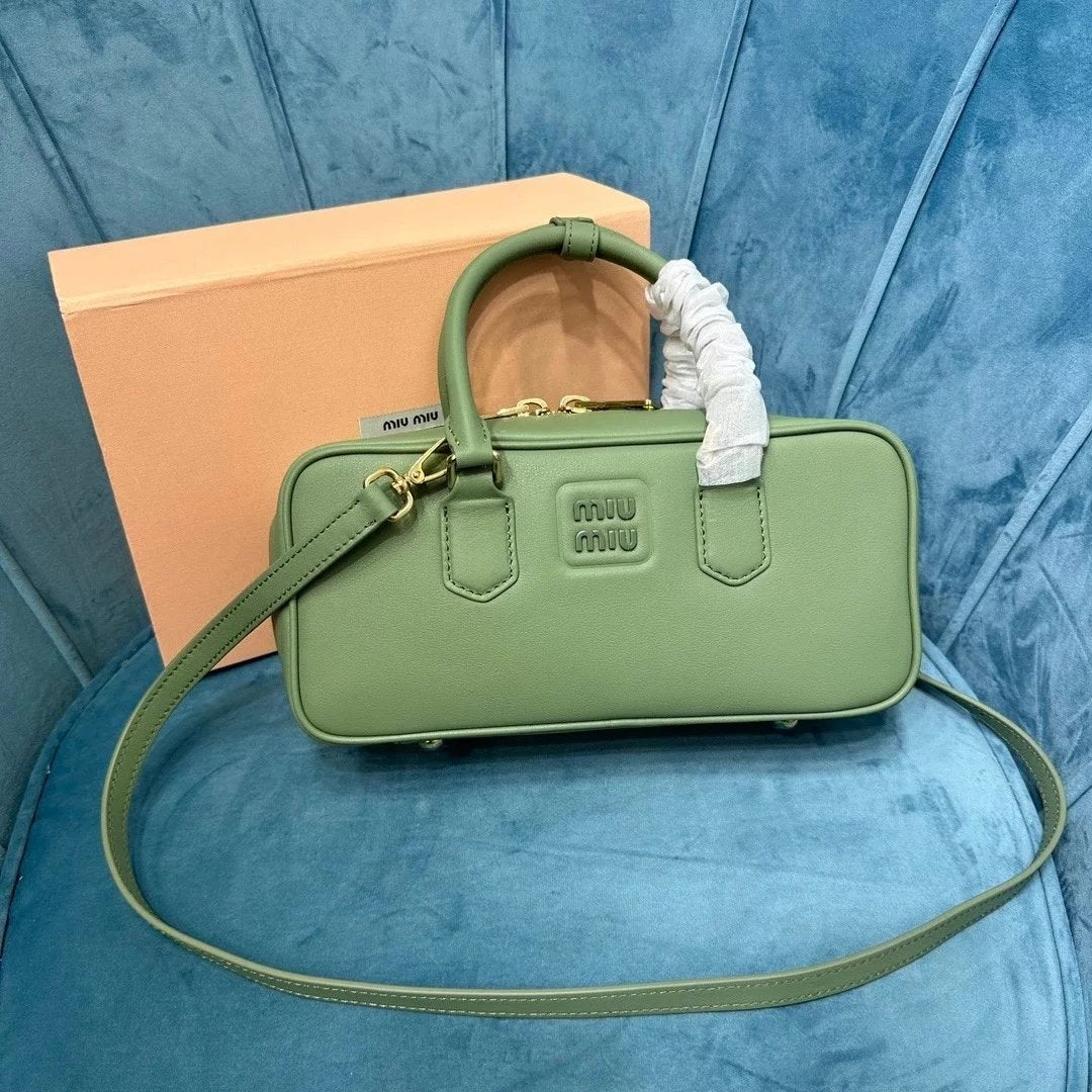 Miu Miu Bag Top version 【Original Leather】New Bowling Bag Miu Home Unique Style Matelasse Sheepskin Bag Small Size Large Size Hand-Held Pleated Sheepskin Leather Women's Bag Box Bag Travel Bag New Women's Bag Pillow Bag Bowling Bag5BB1845BB142