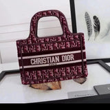 Dior Women's Bag Top version 【Pure Original Surrogate Shopping Grade Fabric】New Version Horizontal Pattern D Arc Seiko New booktotemini Mini Tote Bag Presbyopic Purplish Blue Wine Red Shopping Bag Purplish Blue Claret Embroidery Mini Women's Bag Shoulder