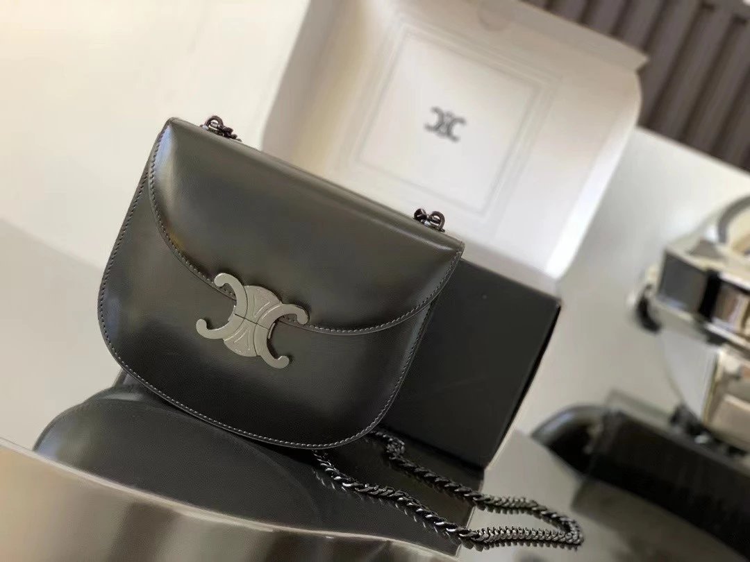 Celine women's bag Top version 【Original Leather High Version】2022New Online Popular Bags Recommend Early Autumn New Triomphe Arc De Triomphe Saddle Bag Horseshoe Bag round Crossbody Bag Cattle Leather Bag110413