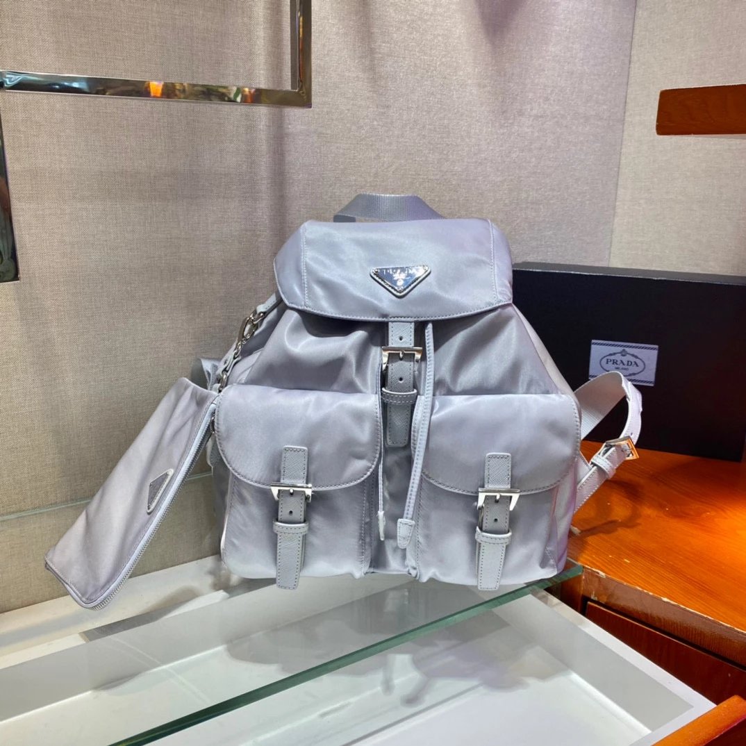 PRADA Bag Top version p Home Metal Triangle Logo Decorative Flip Buckle Closure saffiano Leather Detail Schoolbag Backpack Backpack Women's Bag Women's Bag1BZ811Multicolor