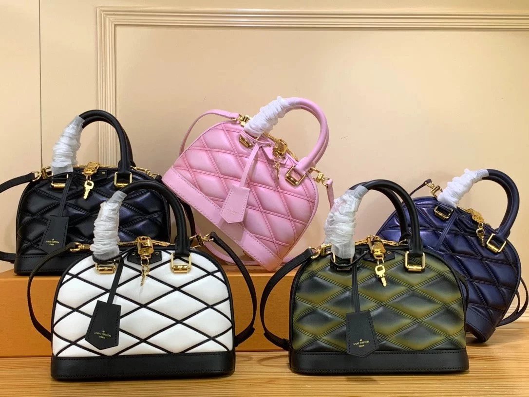 Louis Vuitton LV Women's Bag Top version 【High Version Original Leather】New Diamond Quilted Pattern A1maBB Shell Bag Original Sheepskin Shoulder Messenger Bag Portable Women's Bag AlmaBB Handbag M23666
