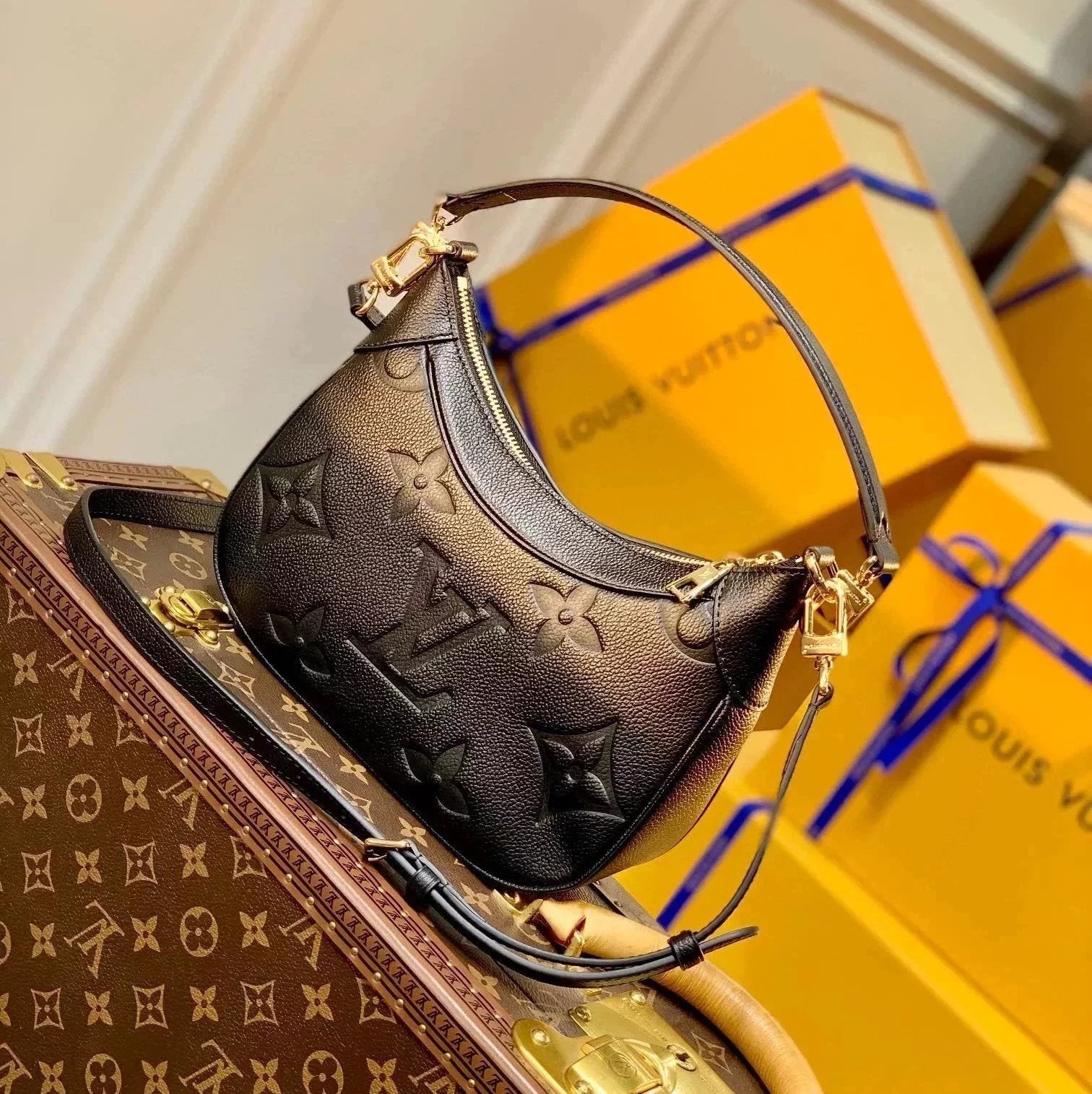 Louis Vuitton LV Women's Bag Top version 22New Inspection-Free Version M46002Black M46099Milky White M46112Gray Embossed M46091BAGATELLE Women's Moon Bag Croissant Handbag Backpack Shoulder Bag Messenger Bag Women's Underarm Bag Baguette Bag Women's Bag