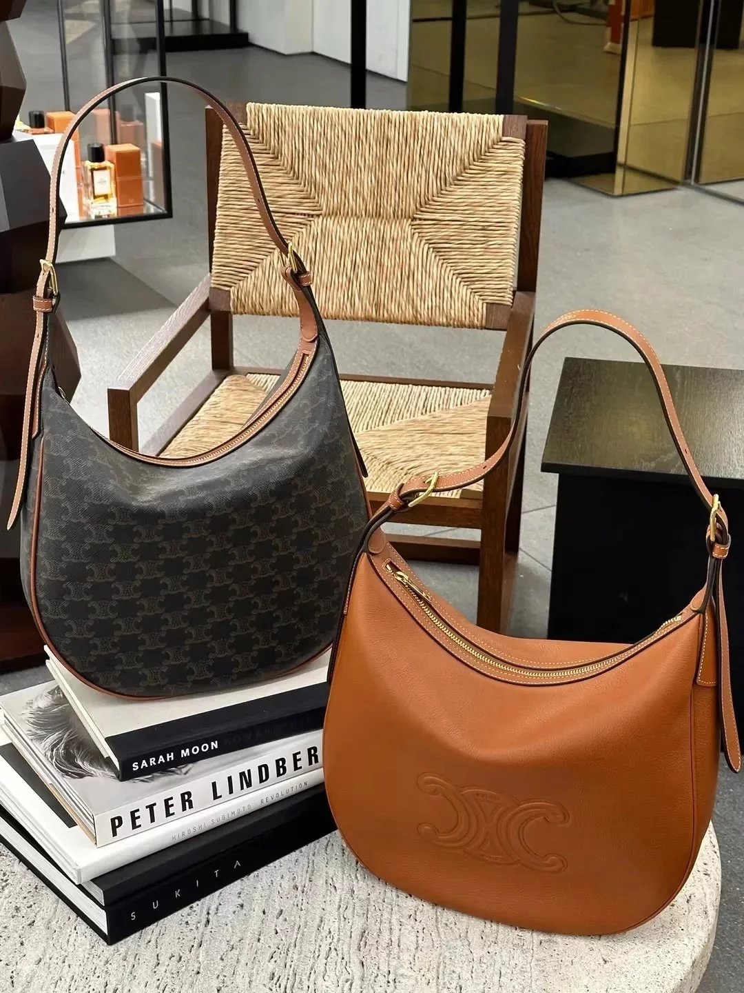 Celine women's bag Top version 【Original Factory】2024Early Spring New HELOISE New Soft Cow Leather Handbag hobo Bag Underarm Bag Shoulder Bag Arc De Triomphe Large logo Printing hobo Backpack114713