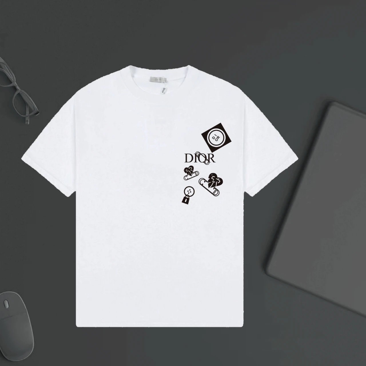 Dior T-shirt Heart Pattern Print on Chest Letters logo round Neck Short Sleeve25ss New Pure Cotton Unisex Style T Casual T-Shirt Base Layer Shirt OS Loose Fit Half Sleeve Top Plus Size