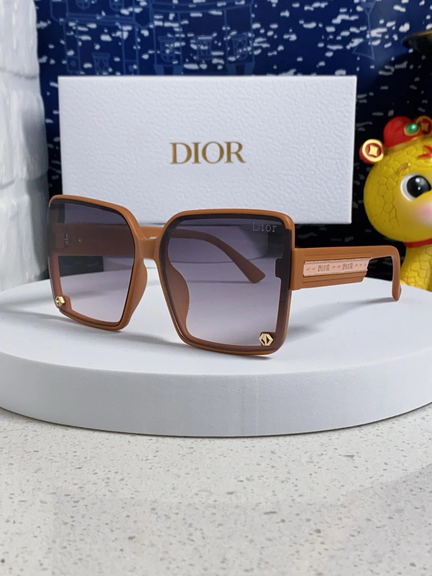 Dior Sunglasses Letter Print Temple Sunglasses Slimming Non-Prescription Women's Driving Beach Fishing UV Protection25ss New Sports Casual Versatile