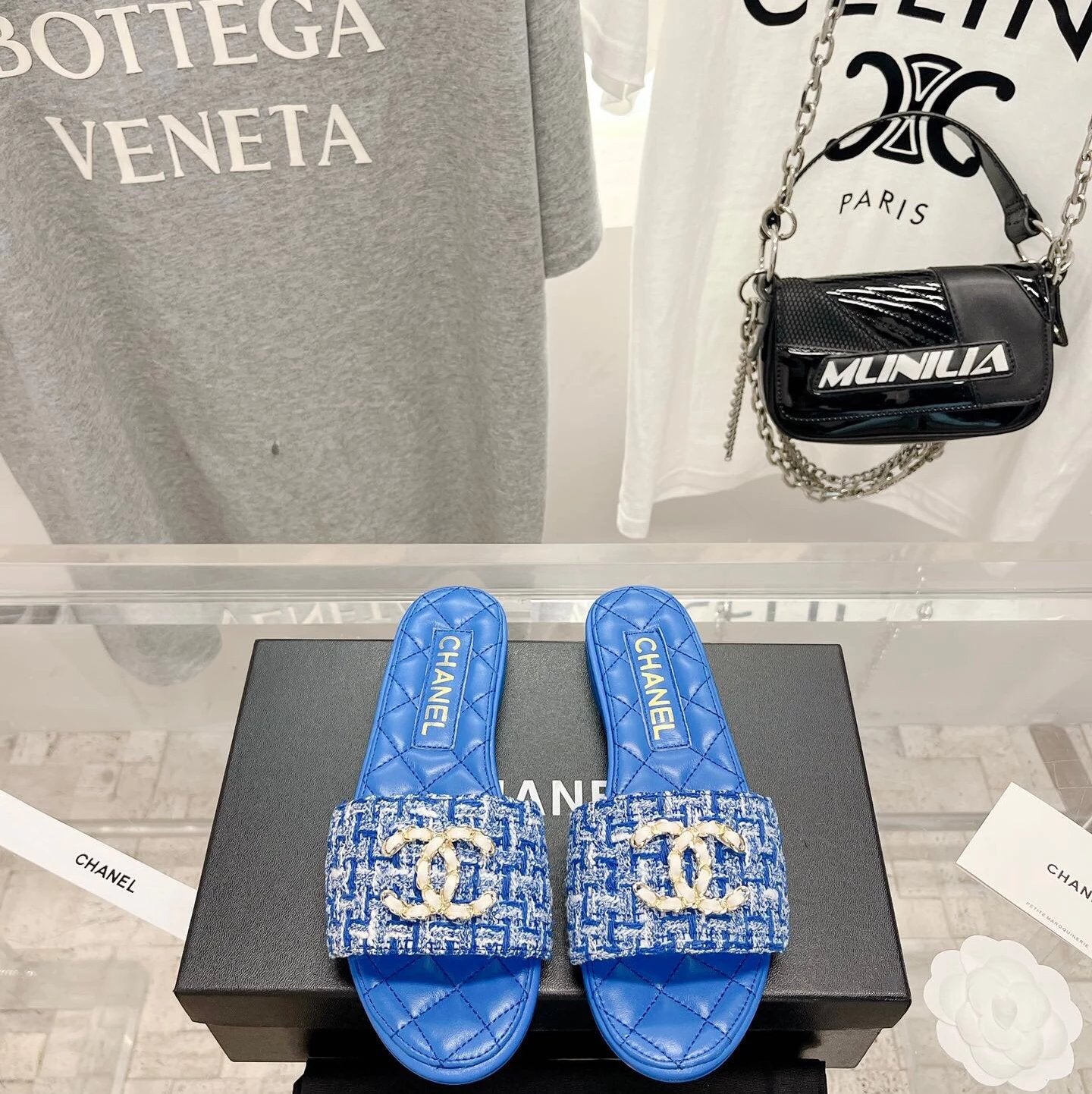 Chanel Shoes High Quality Counter New Mier Slippers
Temperament wild！High-End Quality，It Looks Super Nice on My Feet！
Vamp Woolen Material/Sheepskin Lining Pad
Exquisite Handmade Electric Embroidery
Classic Never out of Date.
Handmade Diamond Grid Stitchi