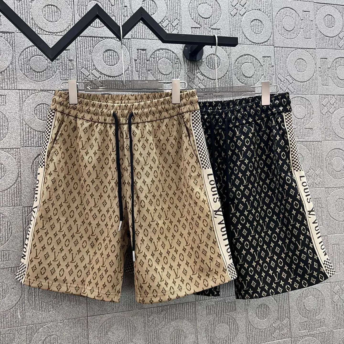 Louis Vuitton LV Shorts Full Letter Print logo Five-point Shorts25ss New Drawstring Casual Summer Pants American Style5Two-in-One Casual Sweatpants for Men and Women, Pure Cotton Joggers