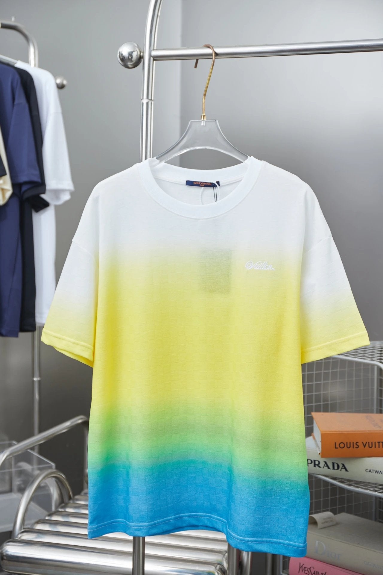 Louis Vuitton LV T-shirt Full-body Gradient logo Direct Injection Printed Crew Neck Short Sleeve25ss New Pure Cotton Unisex Style T Casual T-Shirt Base Layer Shirt OS Loose Fit Half Sleeve Top Plus Size