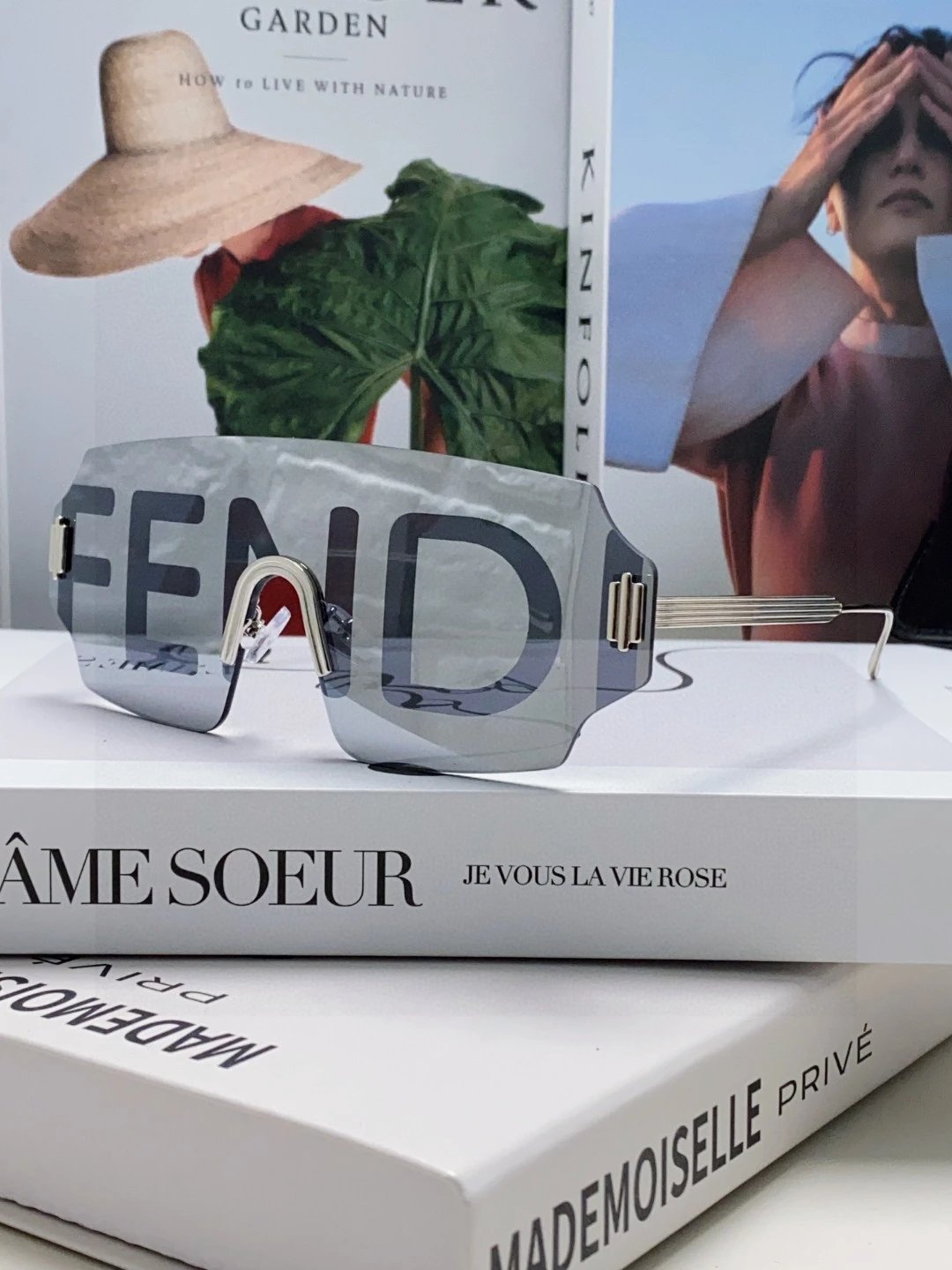 Fendi Sunglasses Face Shield Sunshade Windproof Sunglasses Slimming Non-Prescription UV Protection Unisex Couple Style Driving Beach Fishing25ss New Sports Casual Versatile