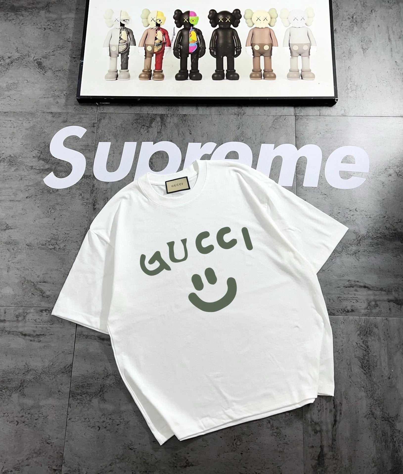 Gucci T-shirt Smiley Face Print on the Chest logo round Neck Short Sleeve25ss New pure cotton T Unisex T-Shirt OS Drop Shoulder Loose Fit Base Shirt Top T-Shirt Short Sleeve