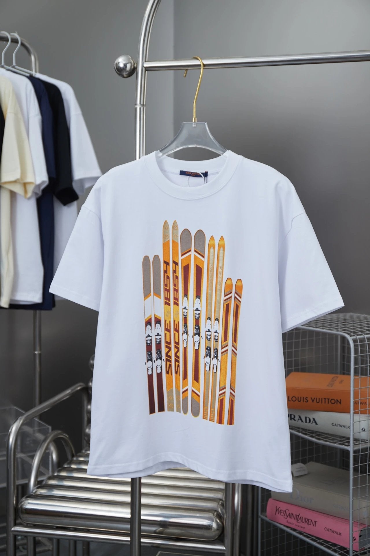 Louis Vuitton LV T-shirt Gold Foil and Gold Powder Embroidery logo Round Neck Short Sleeve Pure Cotton Unisex T T-shirt OS Loose Fit Base Shirt Summer New Casual Simple T-Shirt