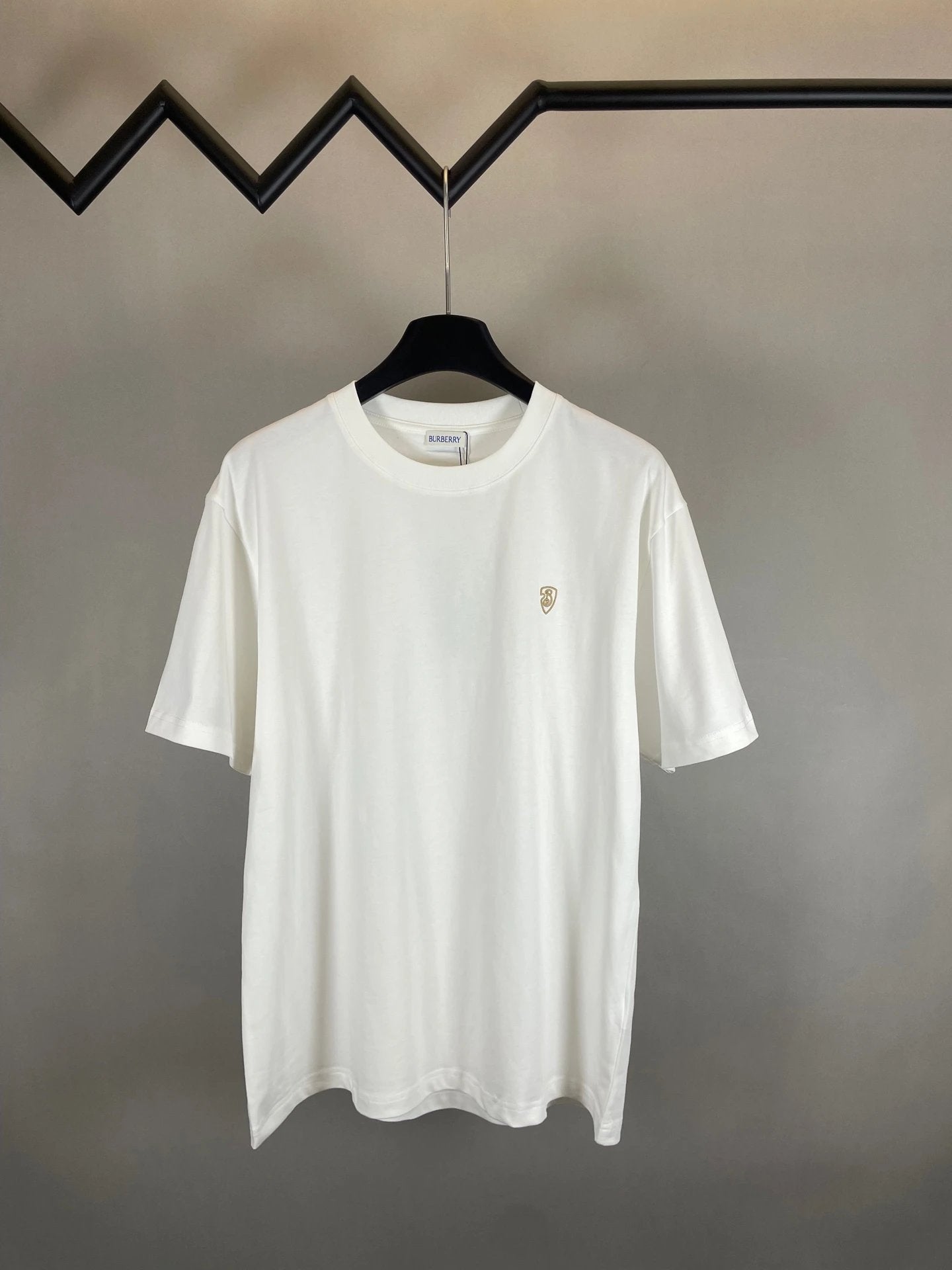 Burberry T-shirt Chest Shield B Logo Emblem logo Embroidered Crew Neck Short Sleeve25ss New pure cotton T Unisex T-Shirt OS Loose Fit Base Shirt Top Half Sleeve T-Shirt