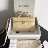 Bottega Veneta Women's Bag Top version 【Version Surrogate Shopping Original Highest Version】BottegaVeneta24Spring and Summer Woven Zipper Messenger Bag New Woven Bag Box Bag Lunch Box Bag Cowhide Woven Bag Cosmetic Bag New Women's Bag Cosmetic Case Portab