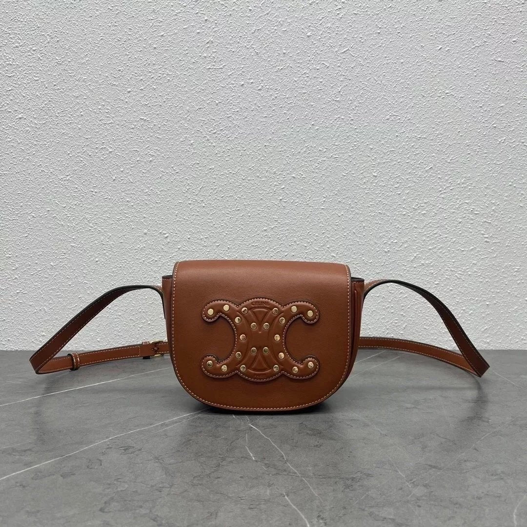 Celine women's bag Top version 【Version】2022Spring and Summer New Folco Saddle Bag Women's Bag Crossbody Bag New Arrival Nail Rivet Arc De Triomphe Saddle Bag Shoulder Bag Full Cowhide Bag198263