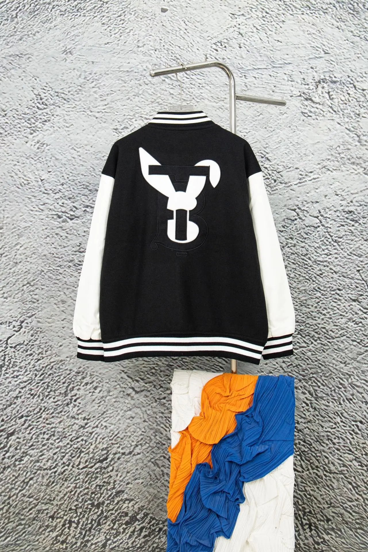 Burberry Jackets Embroidered Patchwork Baseball Jacket Black and White Color Block Short Coat Towel Embroidery American Style Letters Unisex Street Thickened Padded Jacket