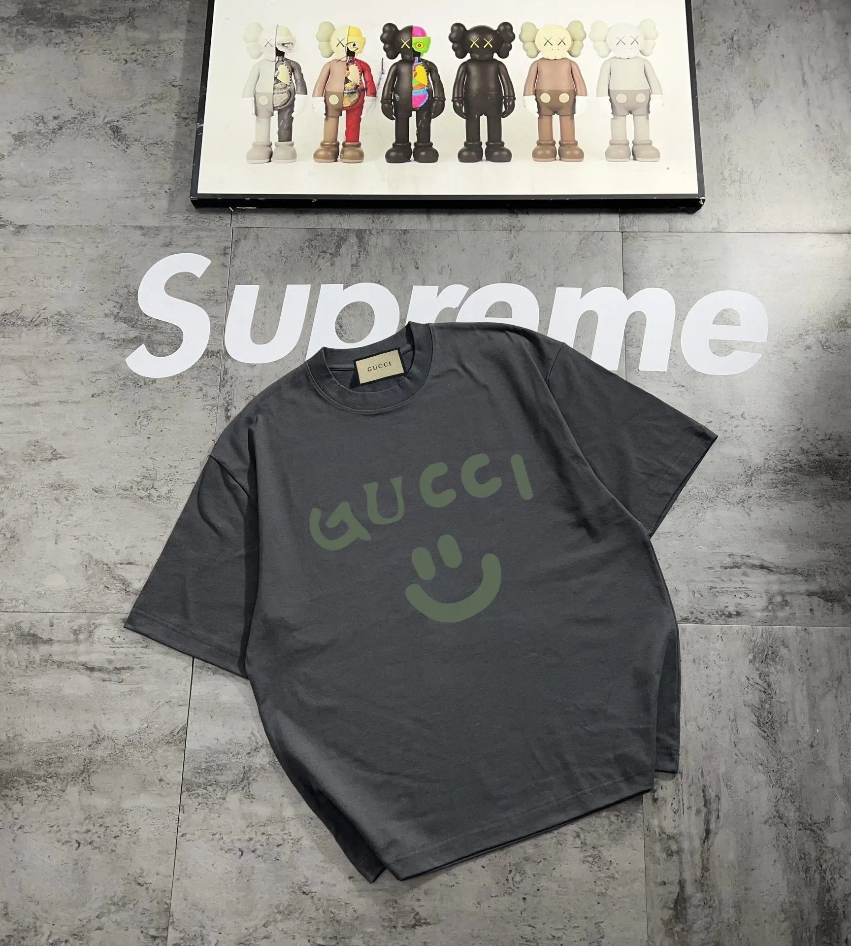 Gucci T-shirt Smiley Face Print on the Chest logo round Neck Short Sleeve25ss New pure cotton T Unisex T-Shirt OS Drop Shoulder Loose Fit Base Shirt Top T-Shirt Short Sleeve
