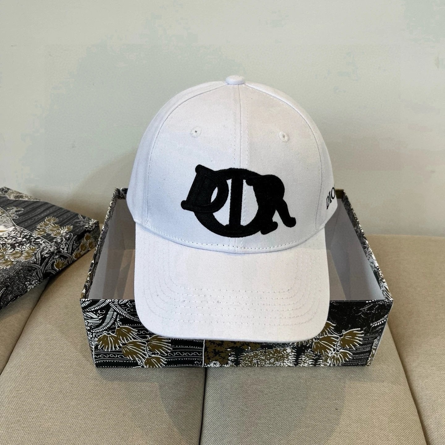Dior Hat Letter Patch Embroidery logo Baseball Cap Sunshade Sun Protection Duckbill Cap Large Head Circumference Slimming Face Curved Brim Versatile Sports Hat for Men and Women Couples Same Style