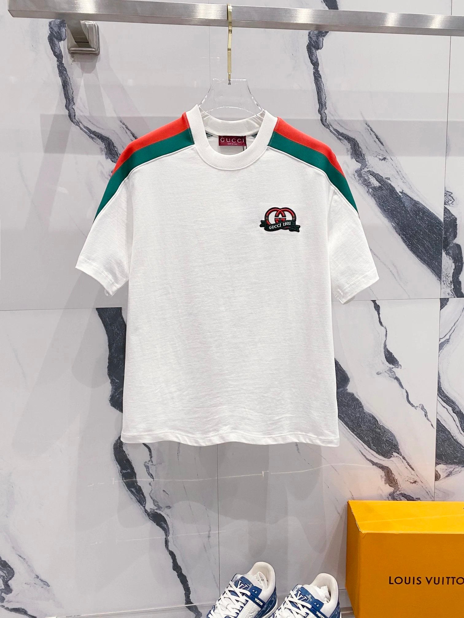 Gucci T-shirt Red and Green Ribbon Sleeve Patchwork Embroidery1921Letters LOGO round Neck Short Sleeve25ss New Pure Cotton Unisex Style T T-shirt OS Loose Bottoming Shirt
