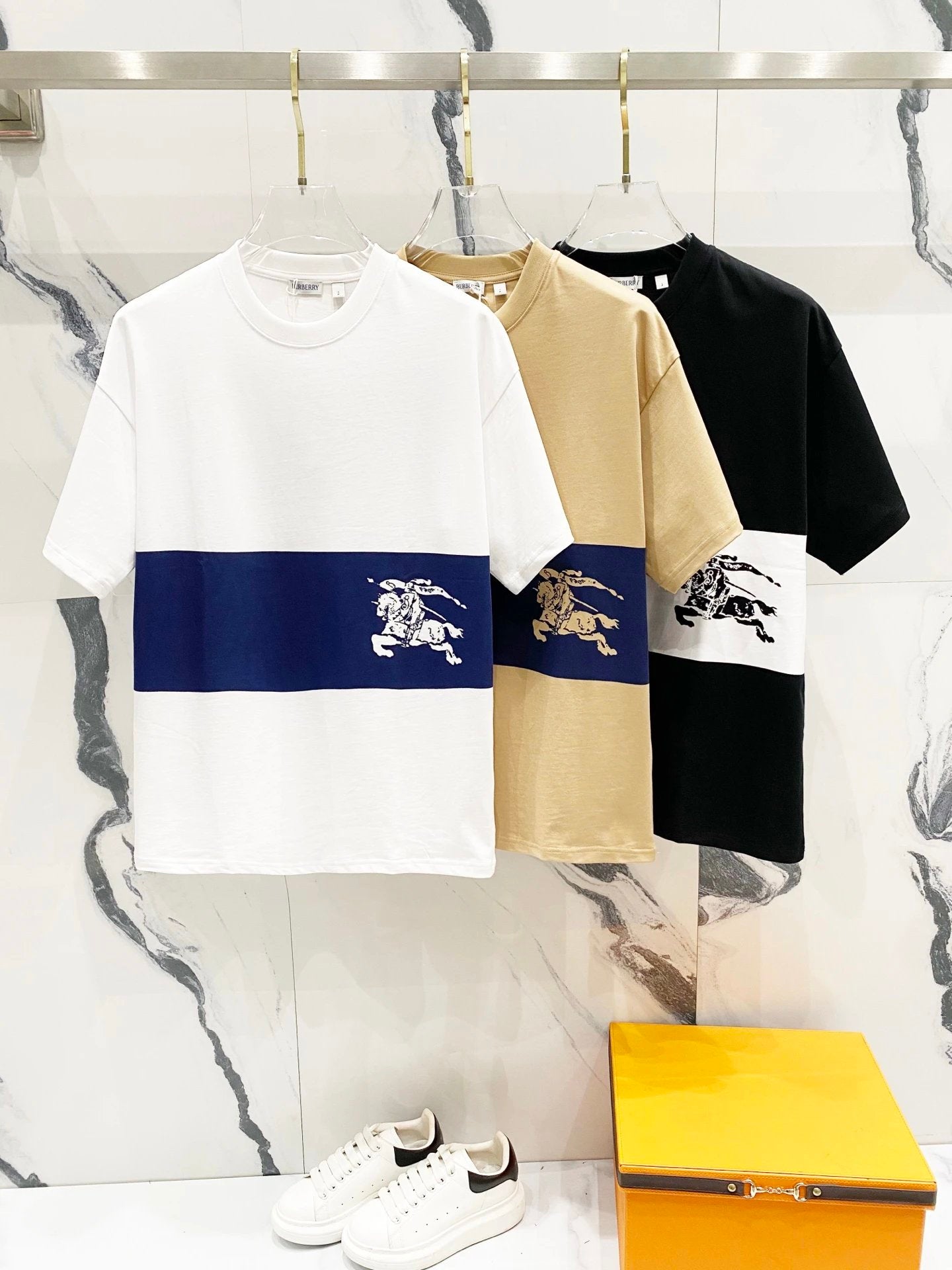 Burberry T-shirt Striped Print on the Chest logo round Neck Short Sleeve25ss New pure cotton T Unisex T-Shirt OS Loose Fit Base Shirt Top Half Sleeve T-Shirt