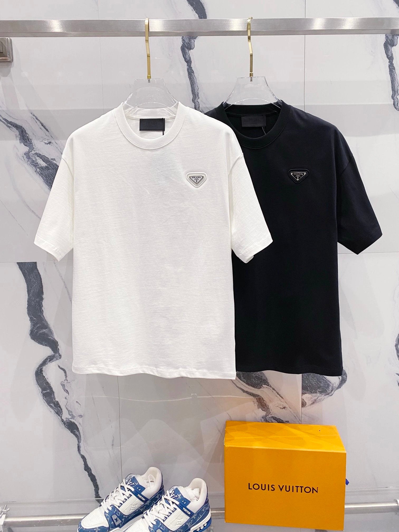 PRADA T-shirt Minimalist Business Classic Triangle Sign Iron Plate LOGO Logo Crew Neck Short Sleeve25ss New Pure Cotton Unisex Style T T-shirt OS Loose Fit Base Shirt Short Sleeve Top T-Shirt