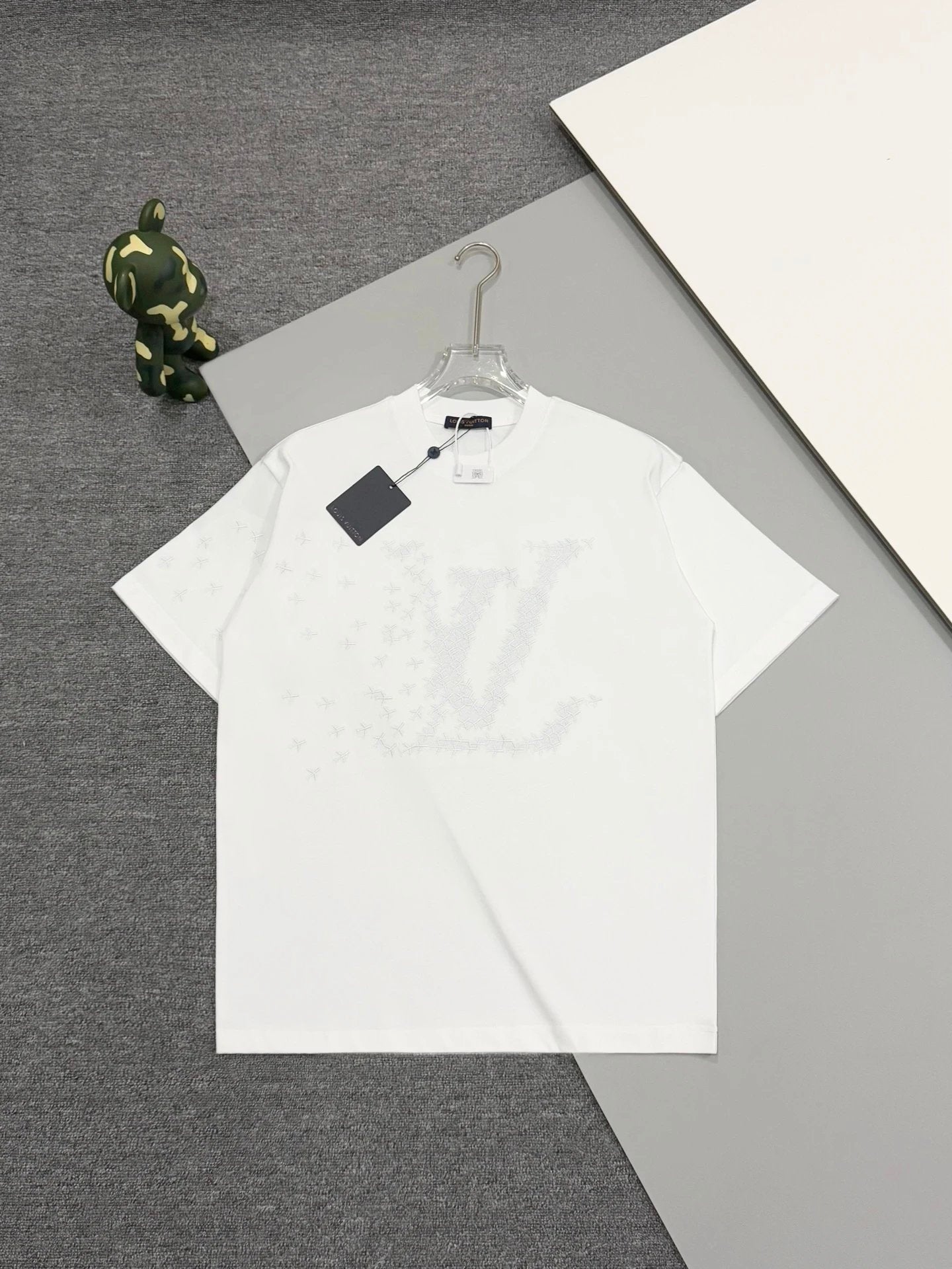 Louis Vuitton LV T-shirt Chest Small Airplane Embroidery logo round Neck Short Sleeve25ss New Pure Cotton Unisex Style T Casual T-Shirt Base Layer Shirt OS Loose Fit Half Sleeve Top Plus Size