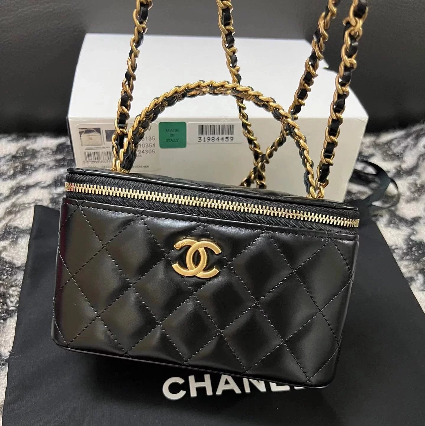 Chanel Women's Bag Top version Original Leather Quality23p New Hollow Handle WOC Box Bag Oil Wax Leather Cowhide Leather Box Cosmetic Bag Portable Messenger Bag Hollow Handle Bag New Home Women's Bag A68135