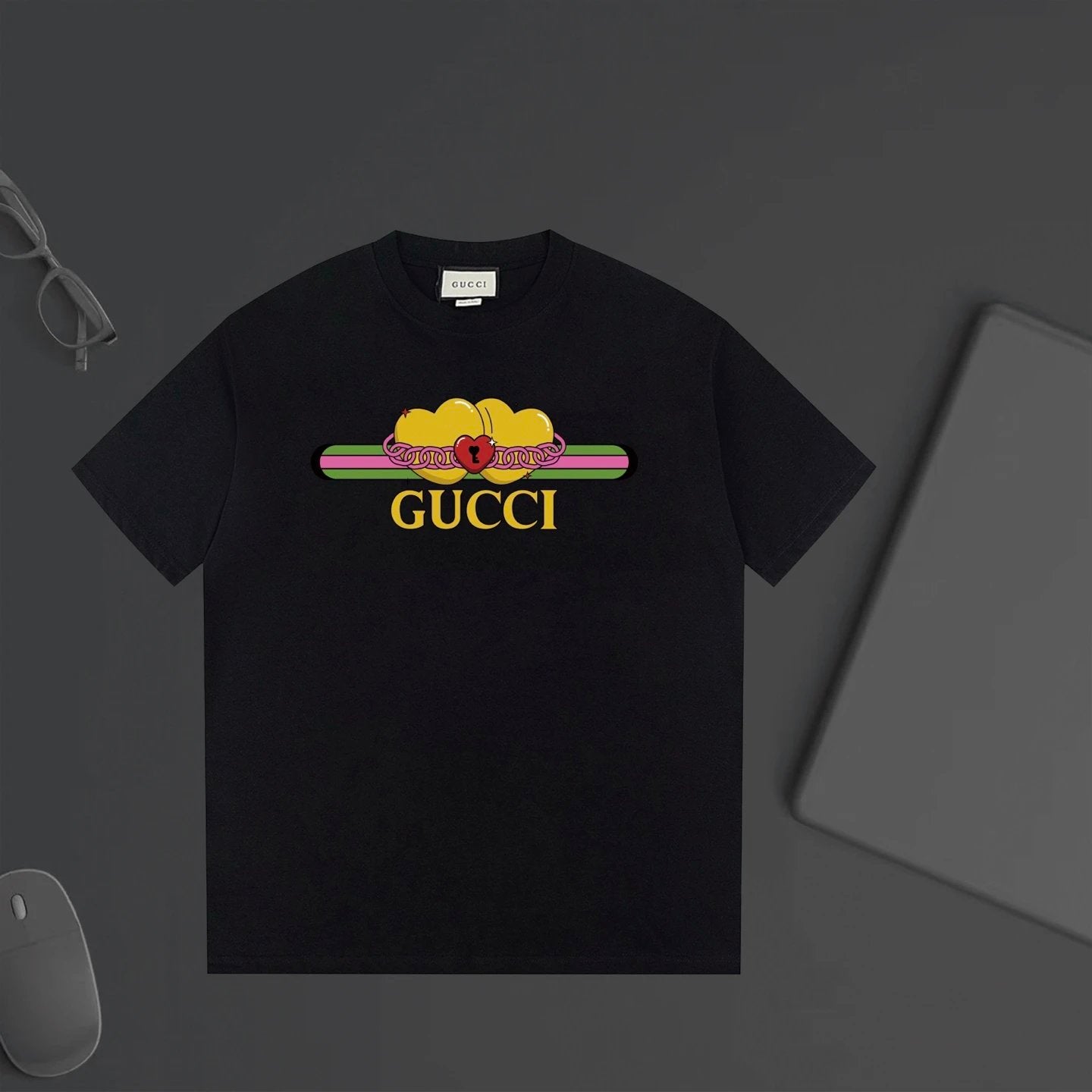 Gucci T-shirt Heart-shaped Letter Print on the Chest logo round Neck Short Sleeve25ss New Pure Cotton Unisex Style T T-shirt OS Loose Fit Base Shirt Half Sleeve T-Shirt Top Half Sleeve