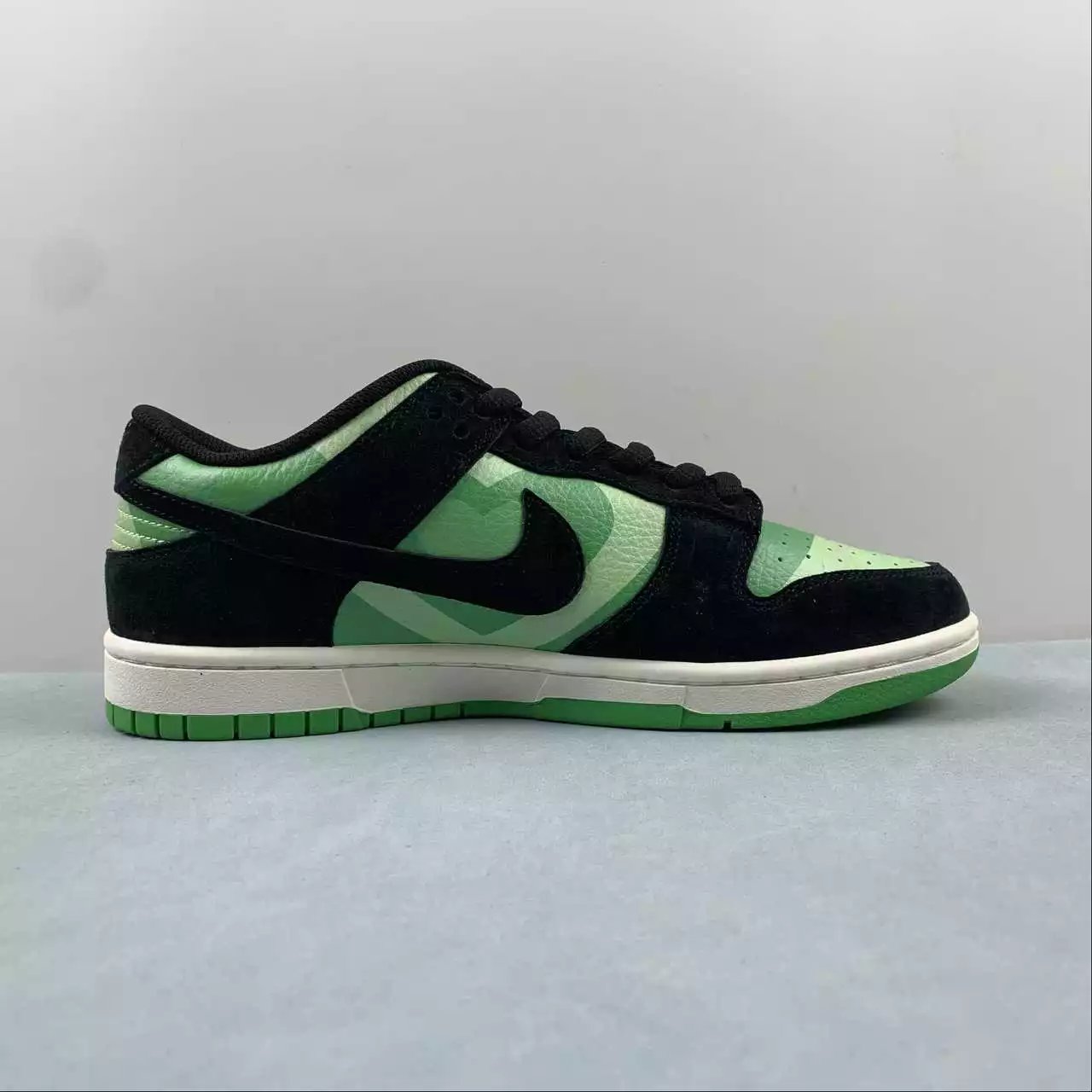 Nike Dunk Low shoes