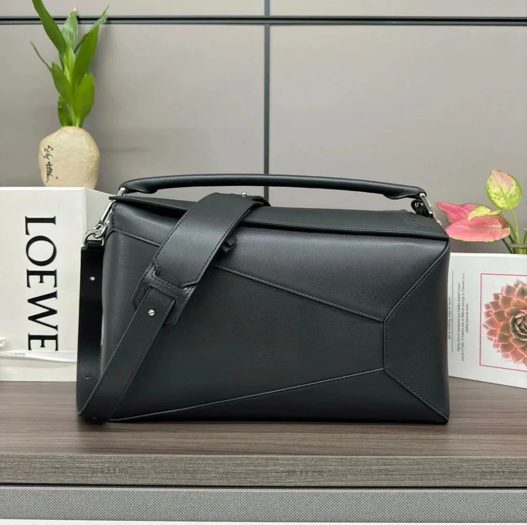 LOEWE Backpack Top version 【Super Version Original Factory】New Size for Counter Synchronization Puzzle Handbag Geometric Messenger Bag Men's Bag Large Shoulder Bag Messenger Bag Handbag Men's and Women's Bags New sise Large Geometric Men's Bag Map Pack33c