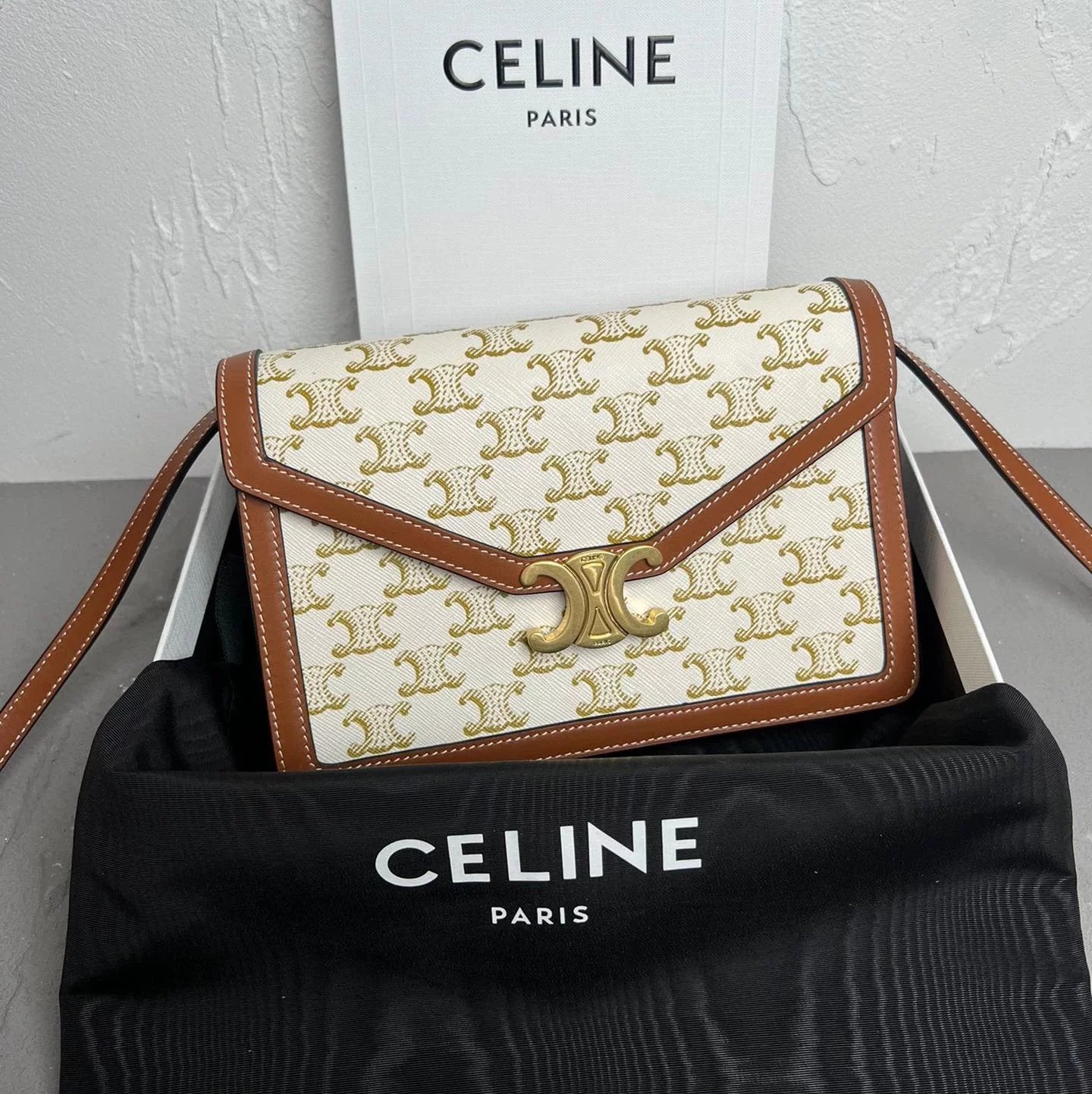 Celine women's bag Top version 【Original Factory】New CUIRTRIOMPHE Cowhide WOC Brand New Chain Leather Envelope Package Large113322Small Size10J733
