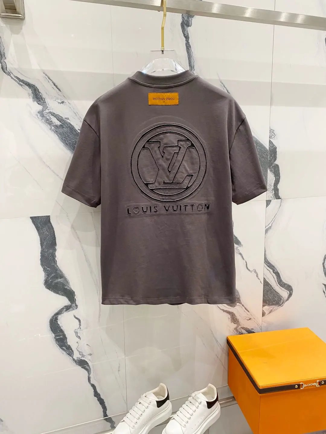 Louis Vuitton LV T-shirt Back Cutout Burnt Flower Round Color-Block Letter Print logo round Neck Short Sleeve25ss New Pure Cotton Unisex Style T T-shirt OS Loose Fit Base Shirt Half Sleeve T-Shirt Top Half Sleeve