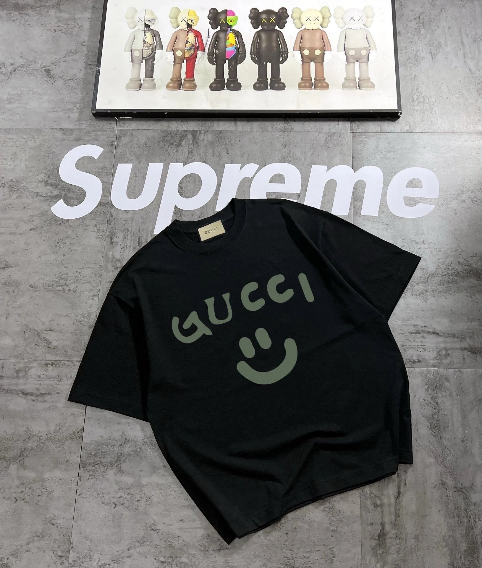 Gucci T-shirt Smiley Face Print on the Chest logo round Neck Short Sleeve25ss New pure cotton T Unisex T-Shirt OS Drop Shoulder Loose Fit Base Shirt Top T-Shirt Short Sleeve